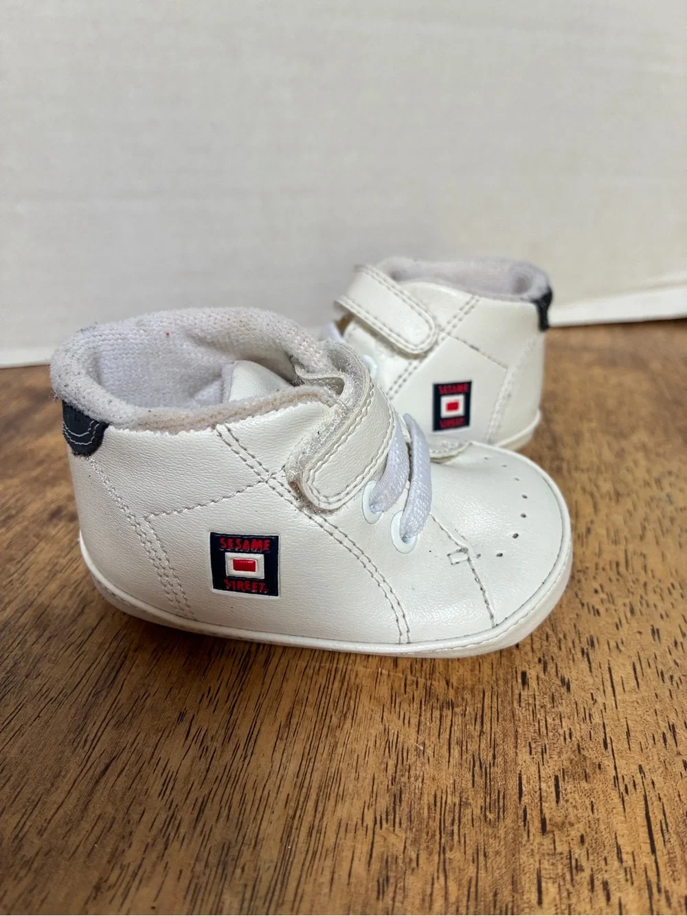 Vintage Infant Elmo Shoes Size 1 Soft Sesame Street Y2K Baby White Unisex